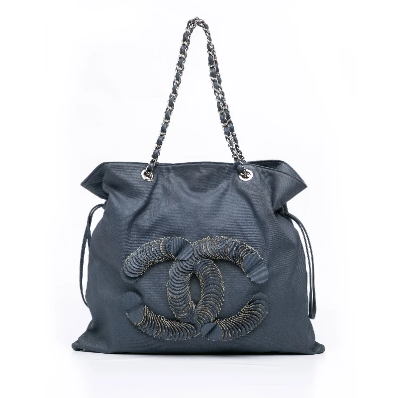 Linen Tote Bag in Natural Beige with Braided Details for a Rustic Summer EnsembleBlue Chanel Large Denim CC Disc Bon Bon Tote Linen Tote Bag in Natural Beige with Braided Details for a Rustic Summer EnsembleBlue Chanel Large Denim CC Disc Bon Bon Tote