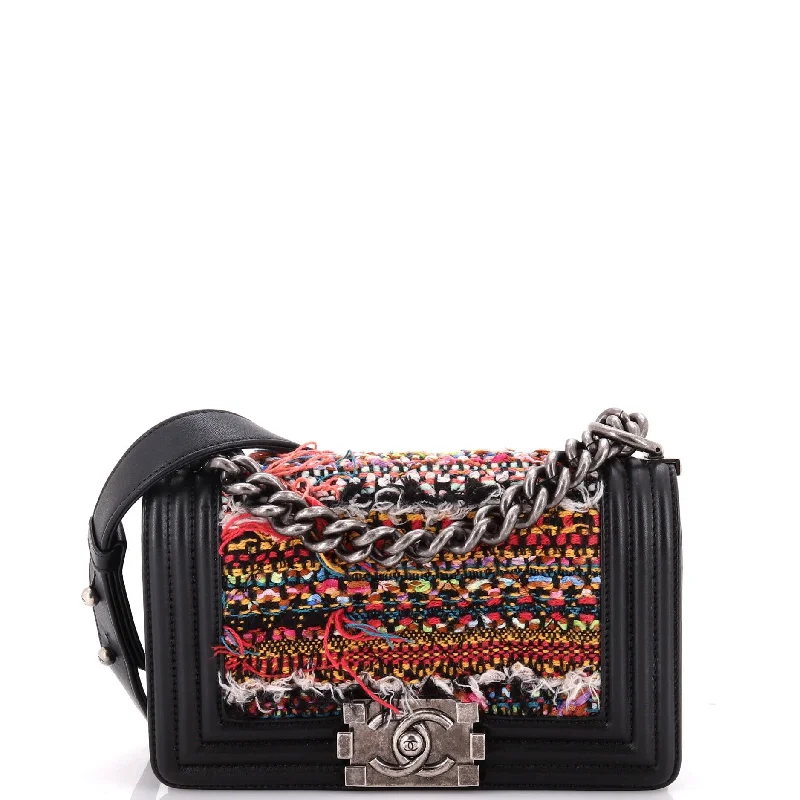 Embroidered Denim Shoulder Bag in Blue for a Vintage VibeWomen's Shoulder Bag with Fringe Details in Brown for a Bohemian StyleBoy Flap Bag Quilted Tweed Small