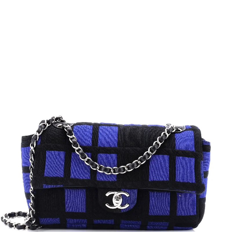 Shoulder Bag with Chain Strap in Silver for a Trendy AppearanceCC Chain Flap Bag Colorblock Jersey Medium Shoulder Bag with Chain Strap in Silver for a Trendy AppearanceCC Chain Flap Bag Colorblock Jersey Medium