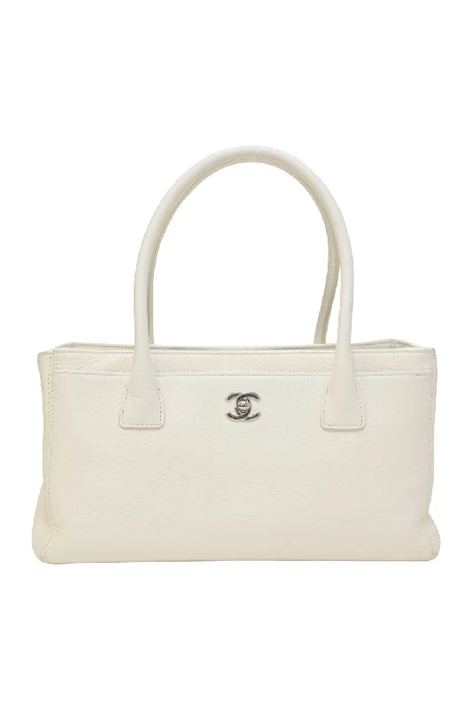Linen Tote Bag in Natural Beige with Braided Details for a Rustic Summer Ensemble[WB6375] Chanel | Tote Bag