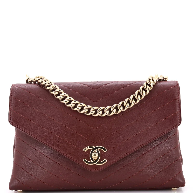 Women's Shoulder Bag with Faux Fur Strap in White for Winter StyleCoco Chevron Flap Bag Stitched Calfskin Medium