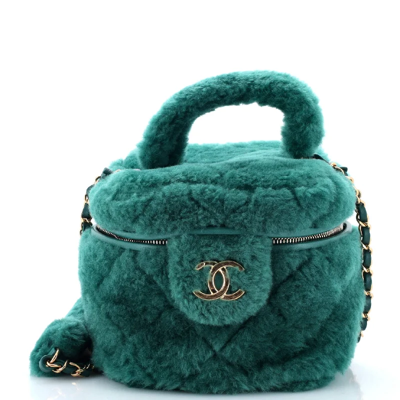 Shoulder Bag with Geometric Pattern in Multicolor for a Contemporary StyleCoconing Top Handle Vanity Case with Chain Quilted Shearling Small Shoulder Bag with Geometric Pattern in Multicolor for a Contemporary StyleCoconing Top Handle Vanity Case with Chain Quilted Shearling Small