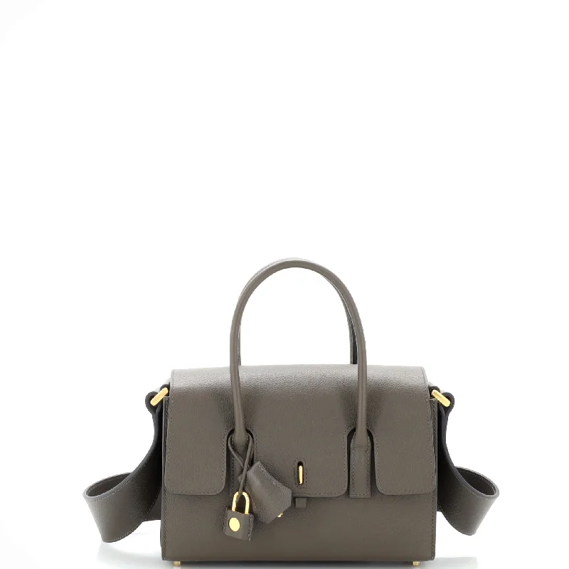 Women's Shoulder Bag with Fringe Details in Brown for a Bohemian StyleShoulder Bag with Geometric Pattern in Multicolor for a Contemporary StyleDrag 2 Bag Evercolor 22 Women's Shoulder Bag with Fringe Details in Brown for a Bohemian StyleShoulder Bag with Geometric Pattern in Multicolor for a Contemporary StyleDrag 2 Bag Evercolor 22