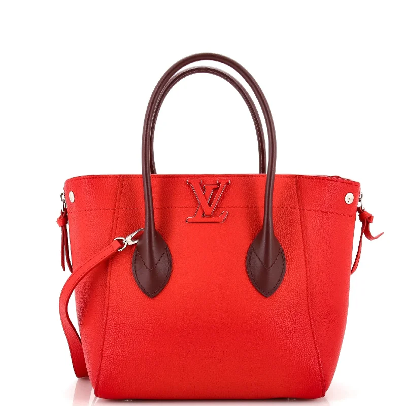 Shoulder Bag with Chain Strap in Silver for a Trendy AppearanceFreedom Handbag Calfskin