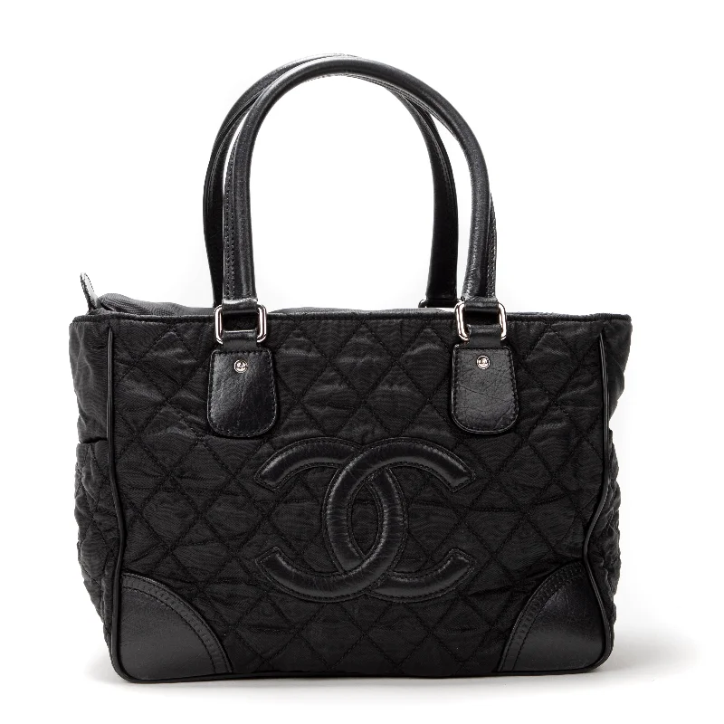 Quilted Tote Bag in Cream with Silver Hardware for a Classic and Sophisticated StyleFront Logo Zip Tote Bag Quilted Tote Bag in Cream with Silver Hardware for a Classic and Sophisticated StyleFront Logo Zip Tote Bag