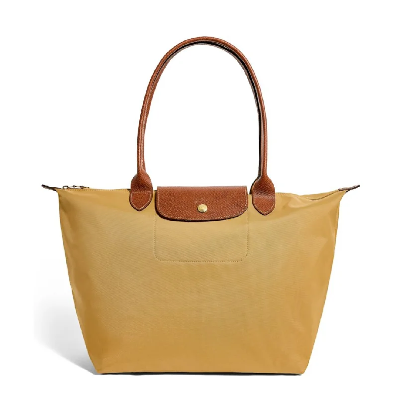 Quilted Tote Bag in Cream with Silver Hardware for a Classic and Sophisticated StyleL.O.N.G.C.H.A.M.P Folding M Tote Bag Quilted Tote Bag in Cream with Silver Hardware for a Classic and Sophisticated StyleL.O.N.G.C.H.A.M.P Folding M Tote Bag