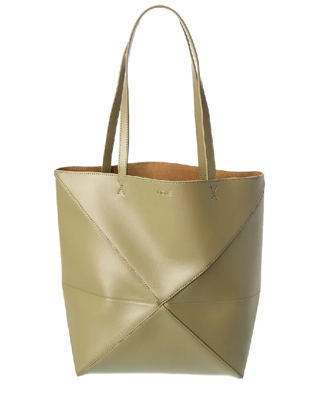 Metallic Tote Bag in Rose Gold with Chain Handles for a Glamorous Night OutLoewe Puzzle Medium Leather Tote Metallic Tote Bag in Rose Gold with Chain Handles for a Glamorous Night OutLoewe Puzzle Medium Leather Tote