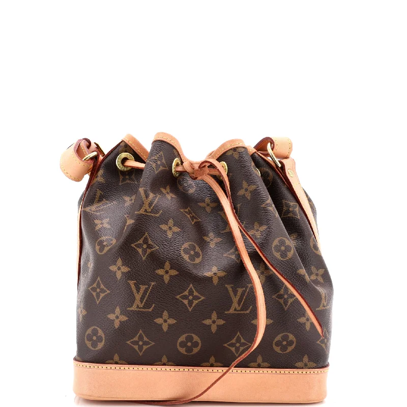 Pvc Shoulder Bag in Clear with Glitter for a Fun and Modern LookNoe Handbag Monogram Canvas BB Pvc Shoulder Bag in Clear with Glitter for a Fun and Modern LookNoe Handbag Monogram Canvas BB