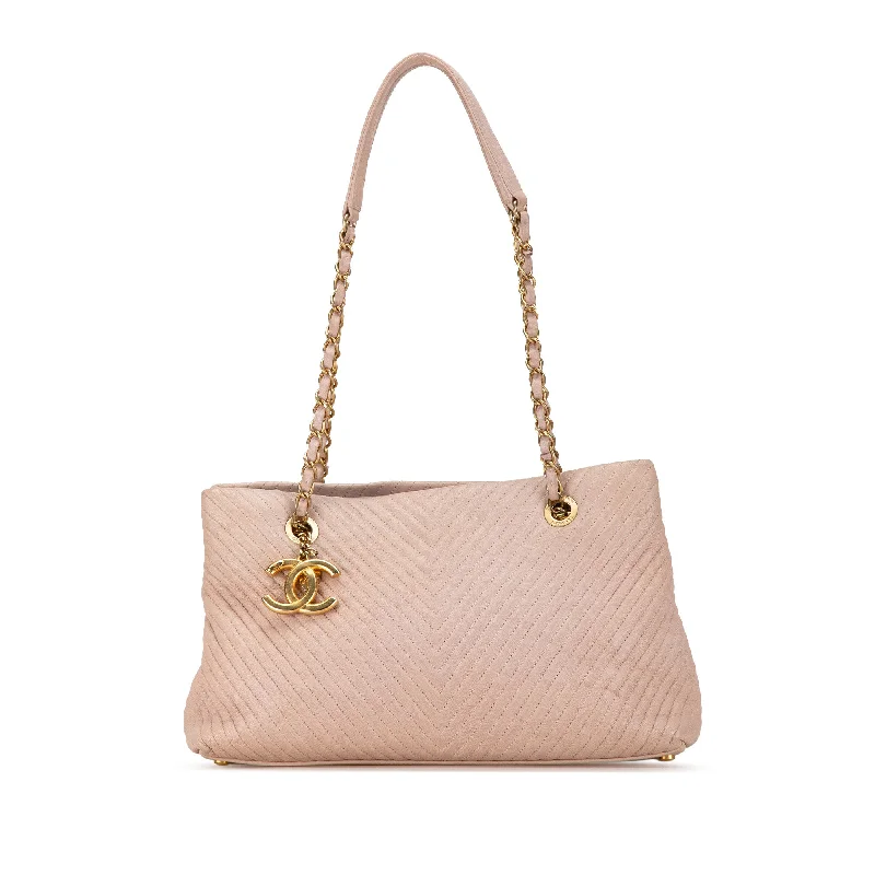 Metallic Tote Bag in Rose Gold with Chain Handles for a Glamorous Night OutPink Chanel Large Chevron Calfskin Surpique Tote Metallic Tote Bag in Rose Gold with Chain Handles for a Glamorous Night OutPink Chanel Large Chevron Calfskin Surpique Tote