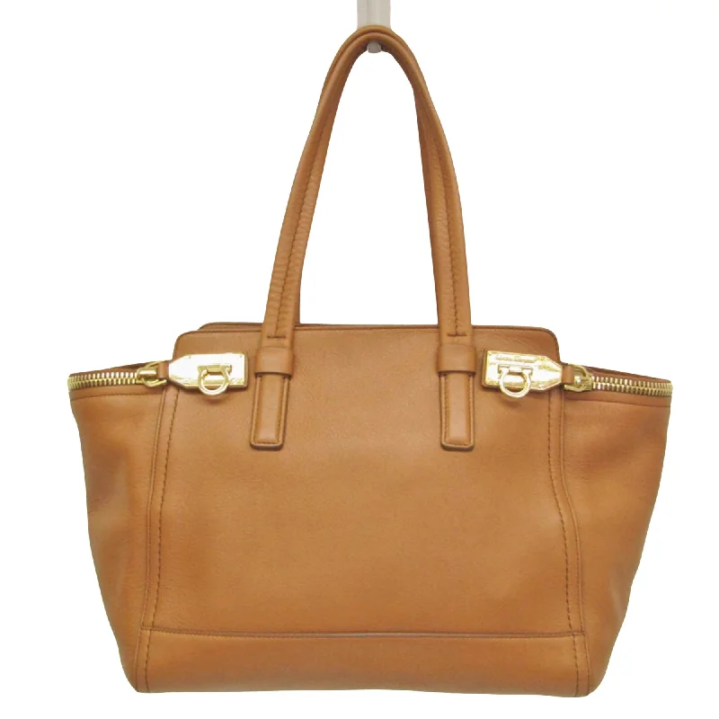 Faux Fur - Trimmed Tote Bag in White for a Cozy Winter LookSalvatore Ferragamo Gancini Leather Tote Bag (Pre-Owned) Faux Fur - Trimmed Tote Bag in White for a Cozy Winter LookSalvatore Ferragamo Gancini Leather Tote Bag (Pre-Owned)