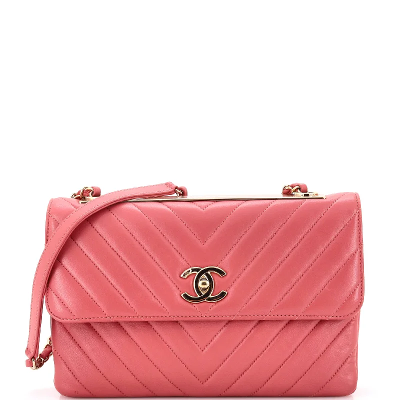 Shoulder Bag with Chain Strap in Silver for a Trendy AppearanceTrendy CC Flap Bag Chevron Lambskin Medium Shoulder Bag with Chain Strap in Silver for a Trendy AppearanceTrendy CC Flap Bag Chevron Lambskin Medium