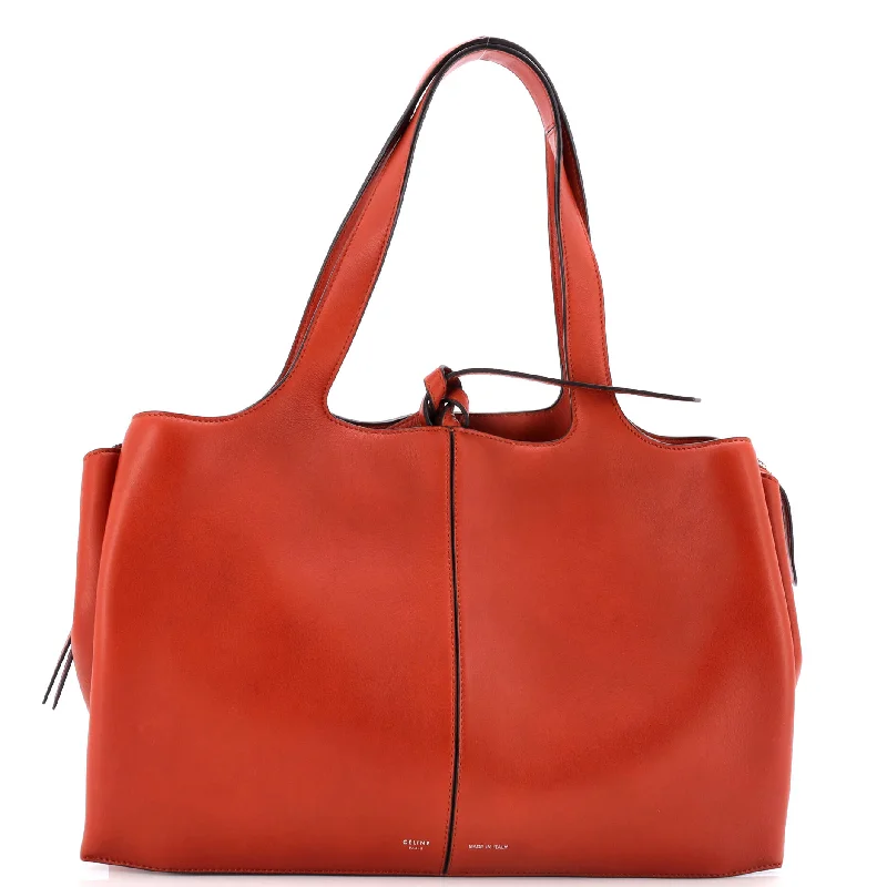 Shoulder Bag with Chain Strap in Silver for a Trendy AppearanceTri-Fold Shoulder Bag Smooth Calfskin Medium Shoulder Bag with Chain Strap in Silver for a Trendy AppearanceTri-Fold Shoulder Bag Smooth Calfskin Medium