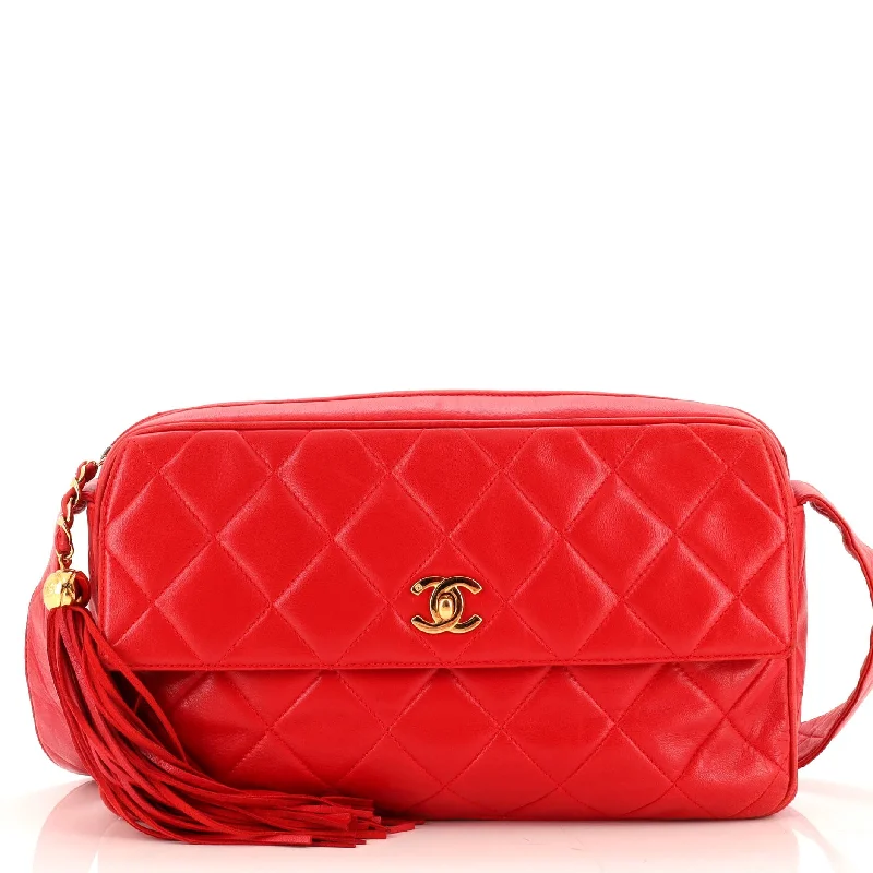 Shoulder Bag with Chain Strap in Silver for a Trendy AppearanceVintage CC Pocket Camera Shoulder Bag Quilted Lambskin Medium Shoulder Bag with Chain Strap in Silver for a Trendy AppearanceVintage CC Pocket Camera Shoulder Bag Quilted Lambskin Medium