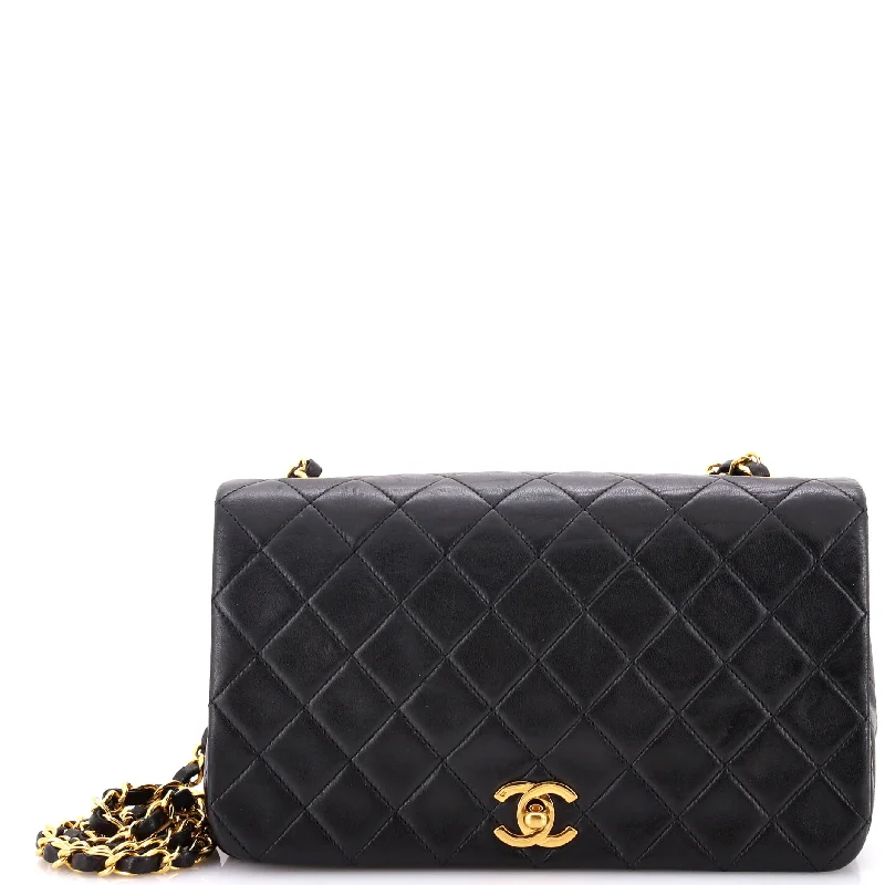 Leather Shoulder Bag with Magnetic Closure in Black for Quick AccessVintage Full Flap Bag Quilted Lambskin Medium Leather Shoulder Bag with Magnetic Closure in Black for Quick AccessVintage Full Flap Bag Quilted Lambskin Medium