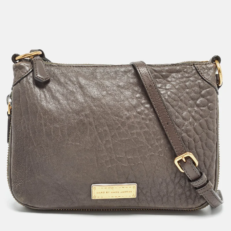 Women's Crossbody Bag with Magnetic Closure in White for Quick AccessMarc By Marc Jacobs Grey Leather Wash Up Nash Zip Crossbody Bag Women's Crossbody Bag with Magnetic Closure in White for Quick AccessMarc By Marc Jacobs Grey Leather Wash Up Nash Zip Crossbody Bag