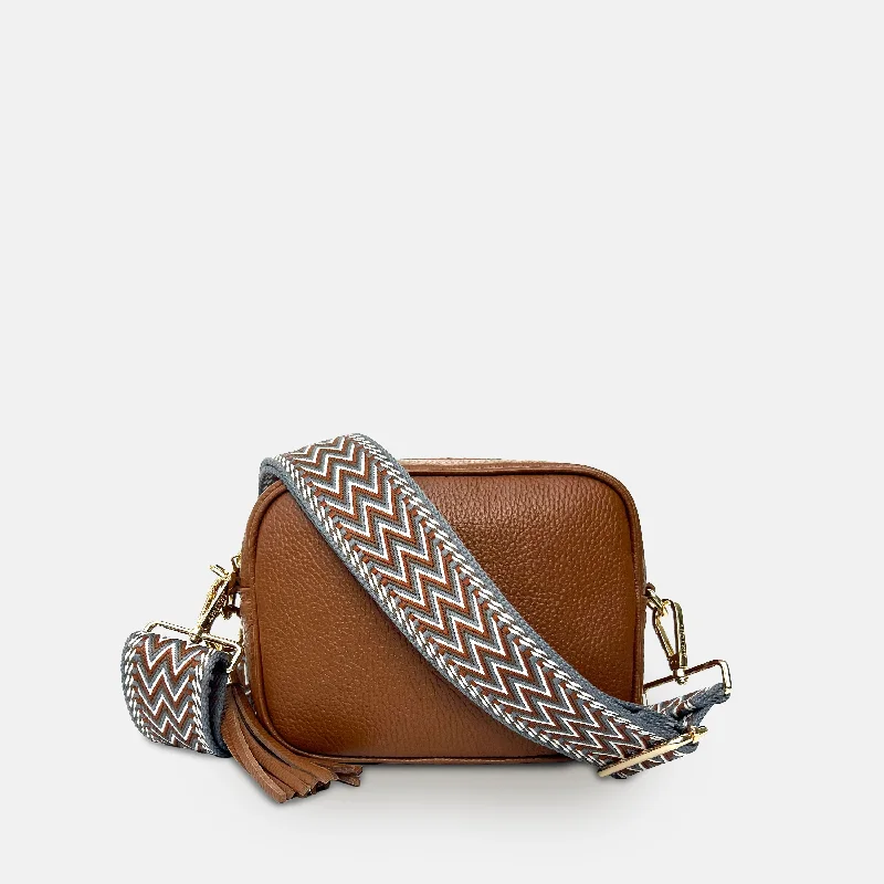 Straw Crossbody Bag in Natural Color for Beach Vacations and Summer DaysTan Leather Crossbody Bag With Tan Boho Strap Straw Crossbody Bag in Natural Color for Beach Vacations and Summer DaysTan Leather Crossbody Bag With Tan Boho Strap