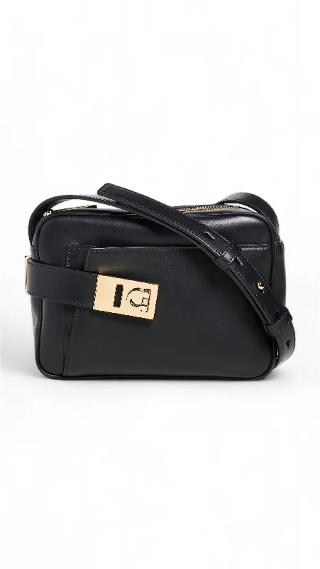 Metallic Crossbody Bag in Silver for New Year's Eve and Special CelebrationsVit. Marte Lux Crossbody Bag In Black Metallic Crossbody Bag in Silver for New Year's Eve and Special CelebrationsVit. Marte Lux Crossbody Bag In Black